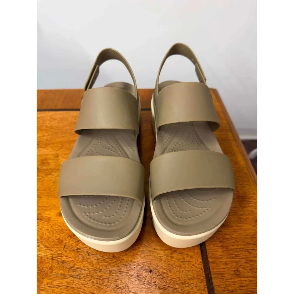 Crocs  Women's 8 Brooklyn Low Wedge Sandals Khaki Bone Platform LiteRide 206453